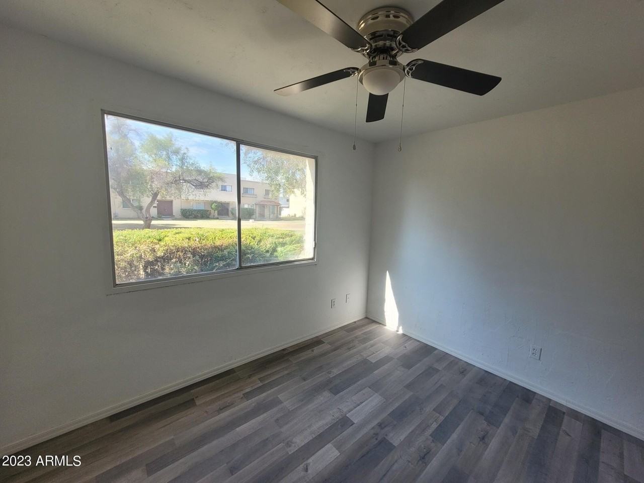 4667 N 21st Ave - Photo 7 of 13