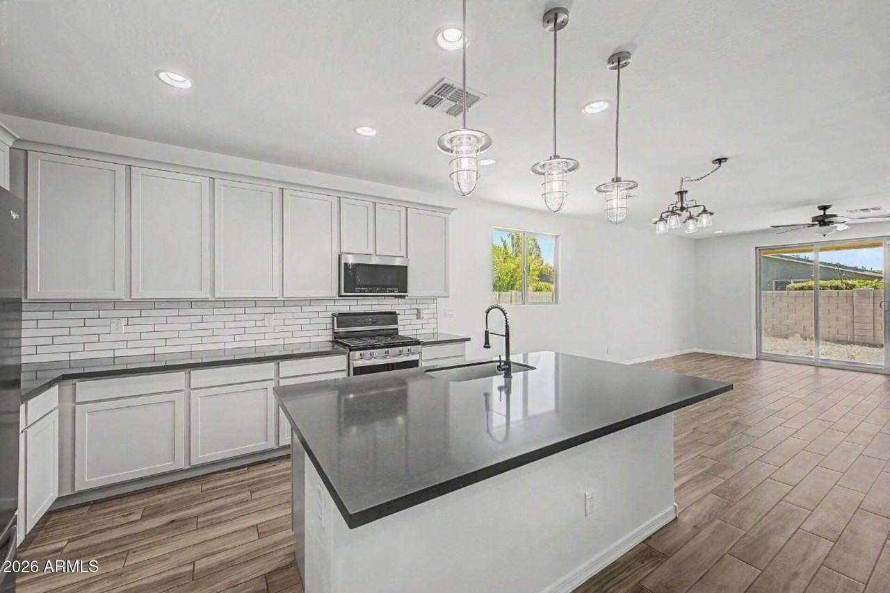 13329 W Lariat Ln - Photo 4 of 29