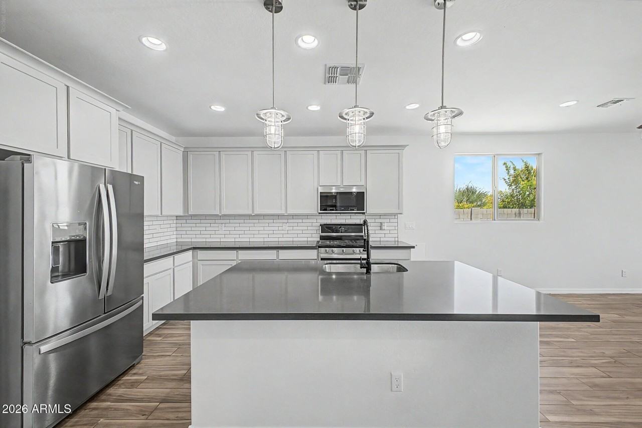 13329 W Lariat Ln - Photo 5 of 29