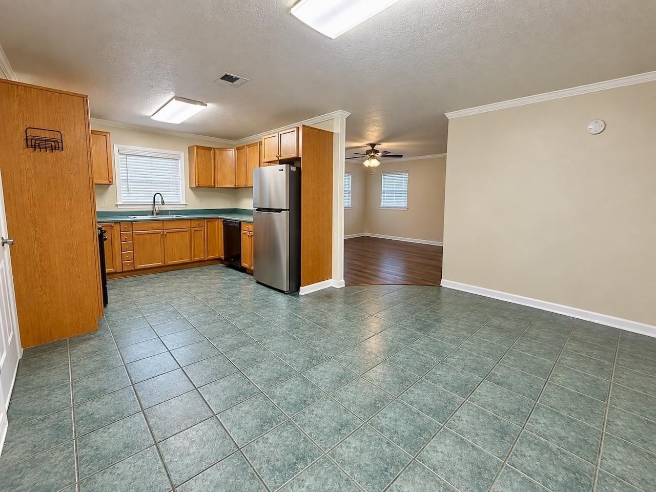 2404 Avenue A - Photo 7 of 21