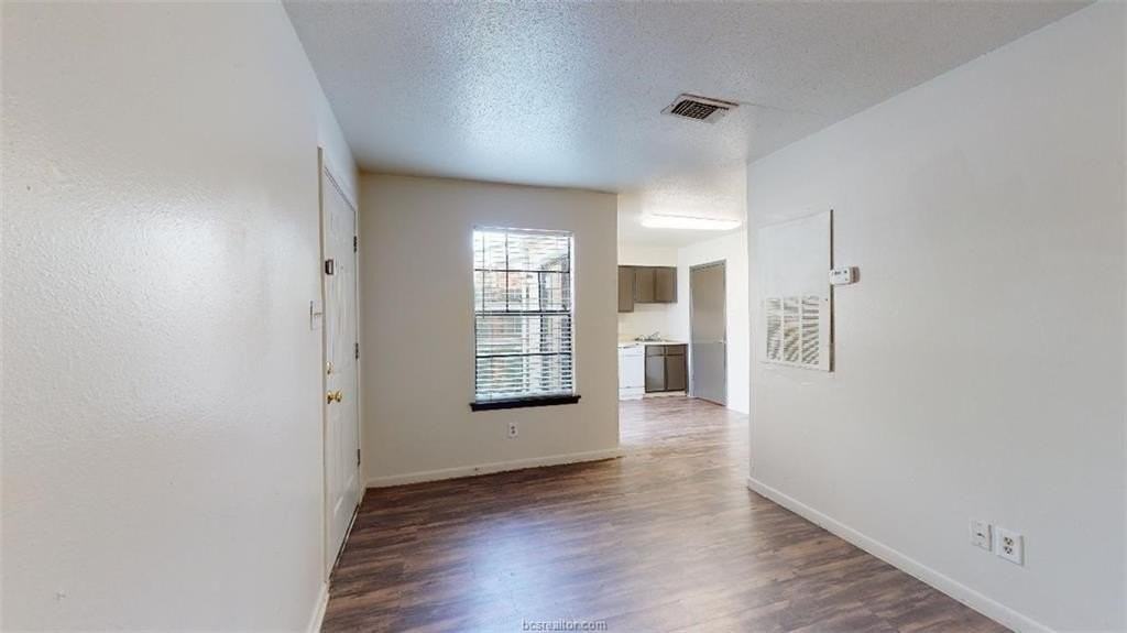 725 Peppertree Dr #15 - Photo 3 of 15