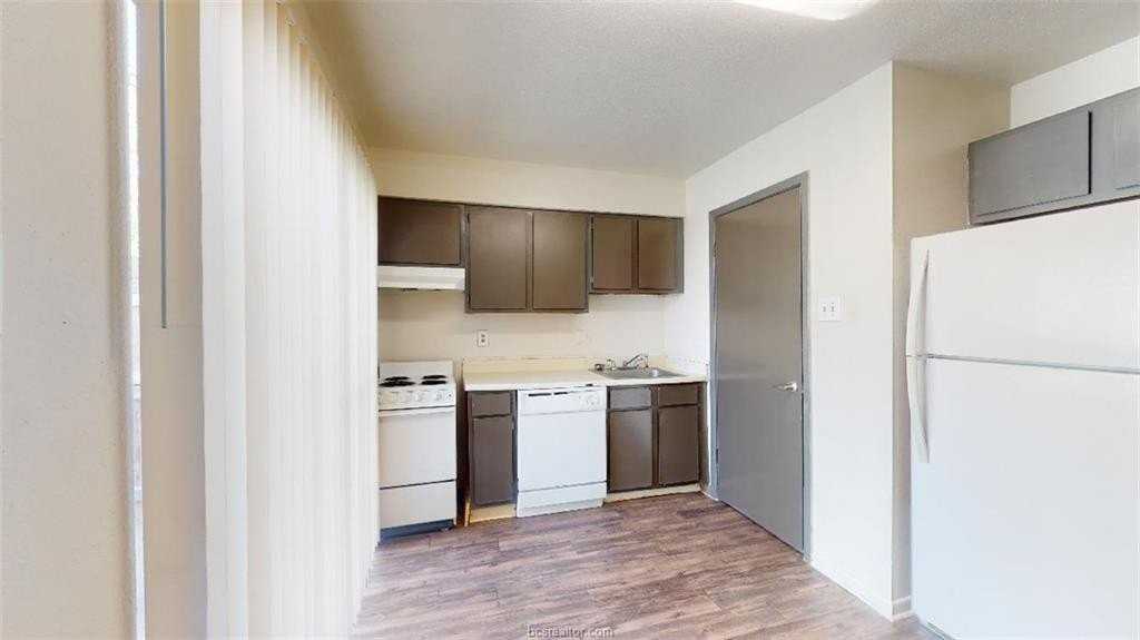 725 Peppertree Dr #15 - Photo 4 of 15