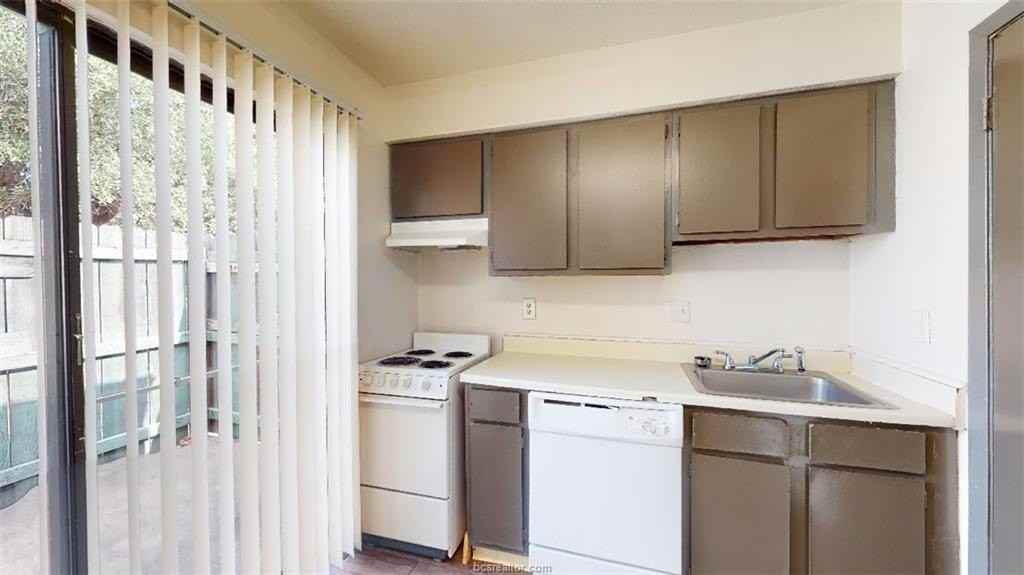 725 Peppertree Dr #15 - Photo 6 of 15