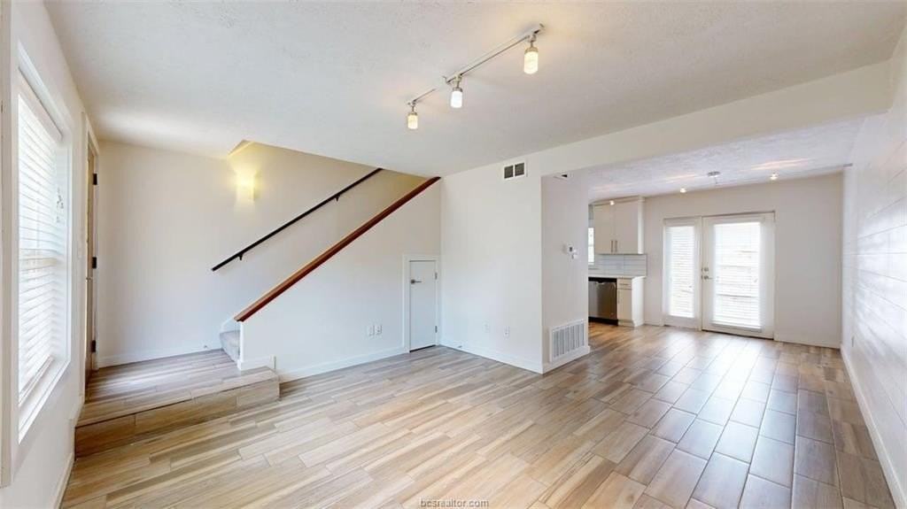 507 Boyett St #B3 - Photo 2 of 26