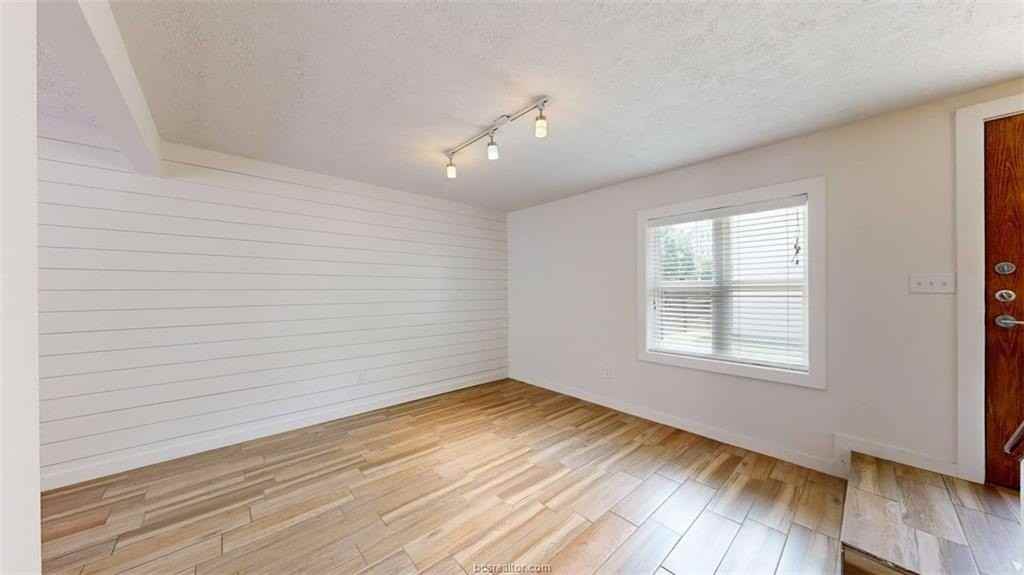 507 Boyett St #B3 - Photo 4 of 26