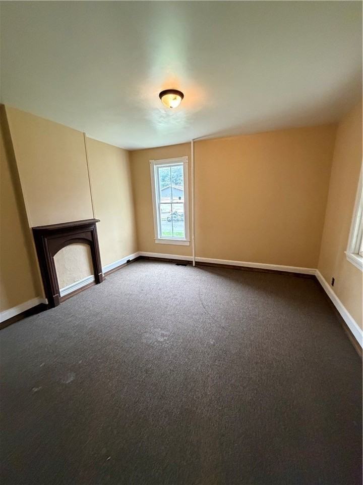 1101 Oak St - Photo 2 of 4