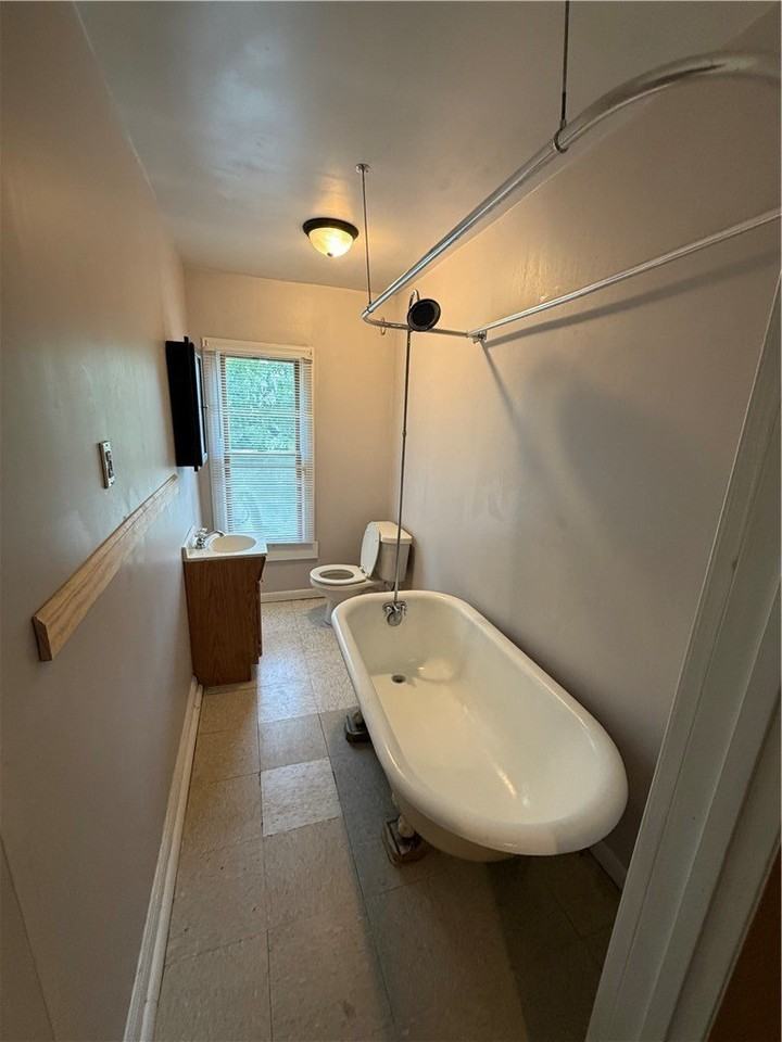 1101 Oak St - Photo 4 of 4