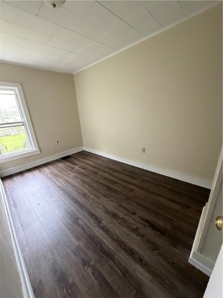 1103 Oak St - Photo 3 of 8