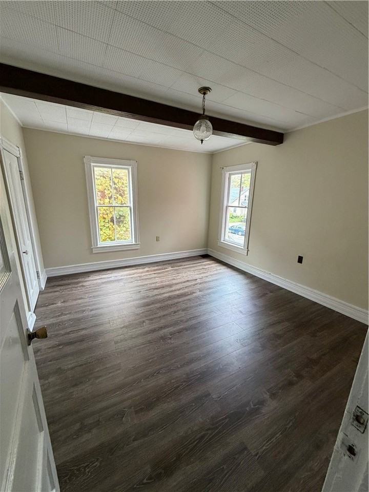 1103 Oak St - Photo 4 of 8