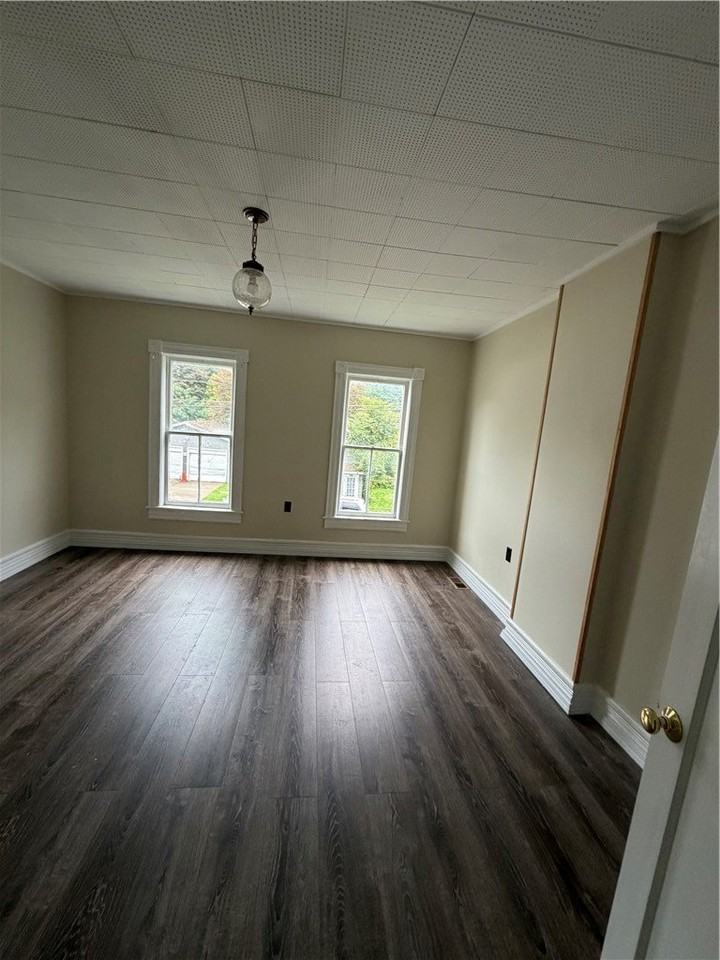 1103 Oak St - Photo 5 of 8