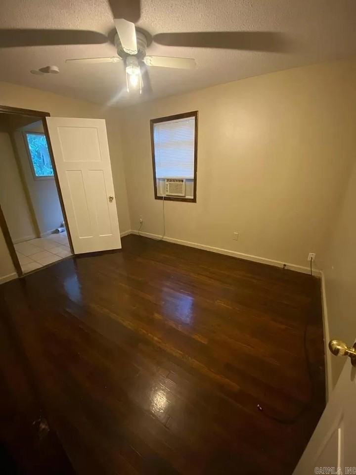 3117 S Pulaski St - Photo 4 of 11