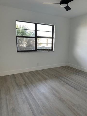 9440 Southwest 8th Street - Photo 6 of 8