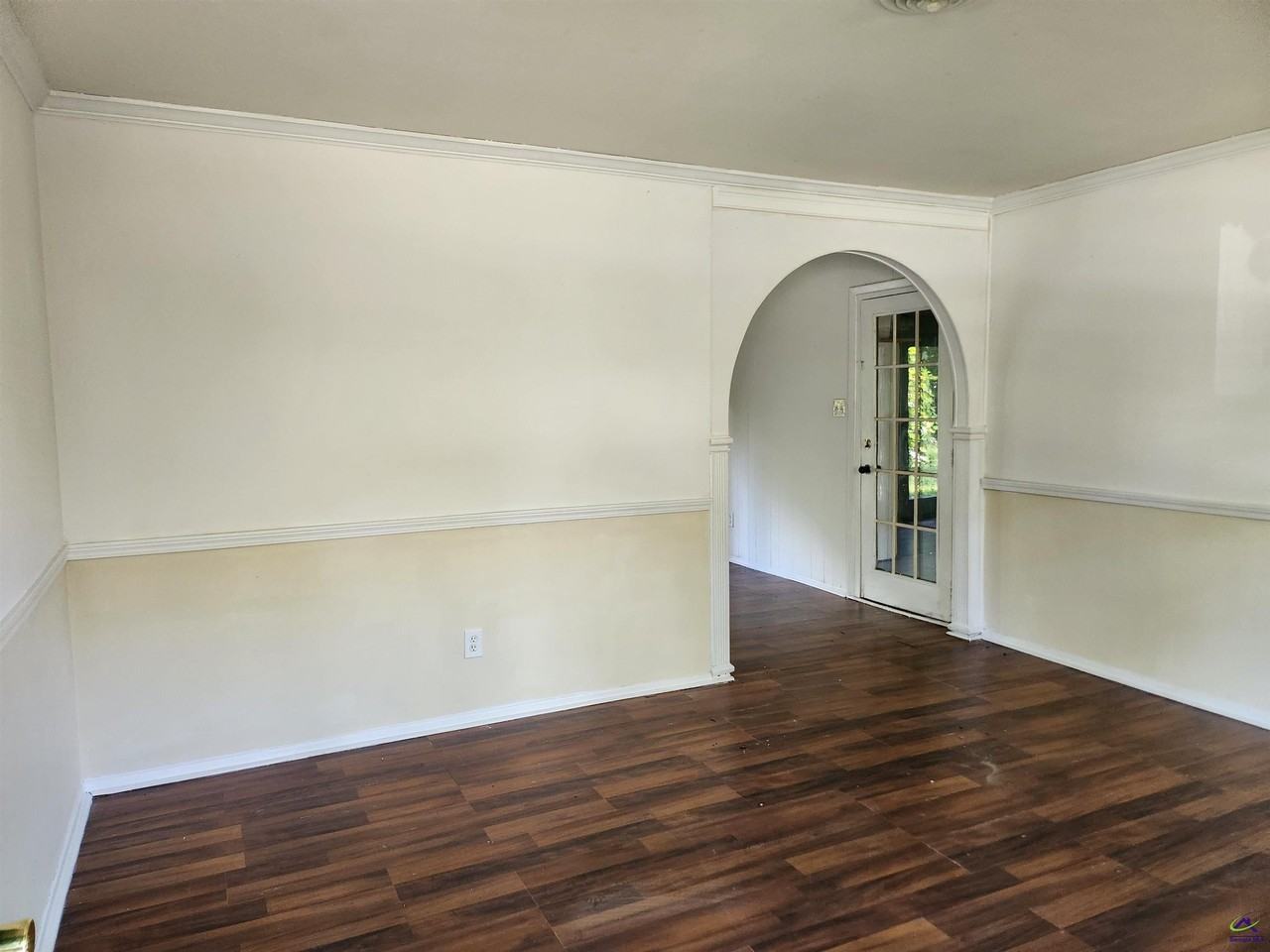 205 Debra Dr - Photo 2 of 11