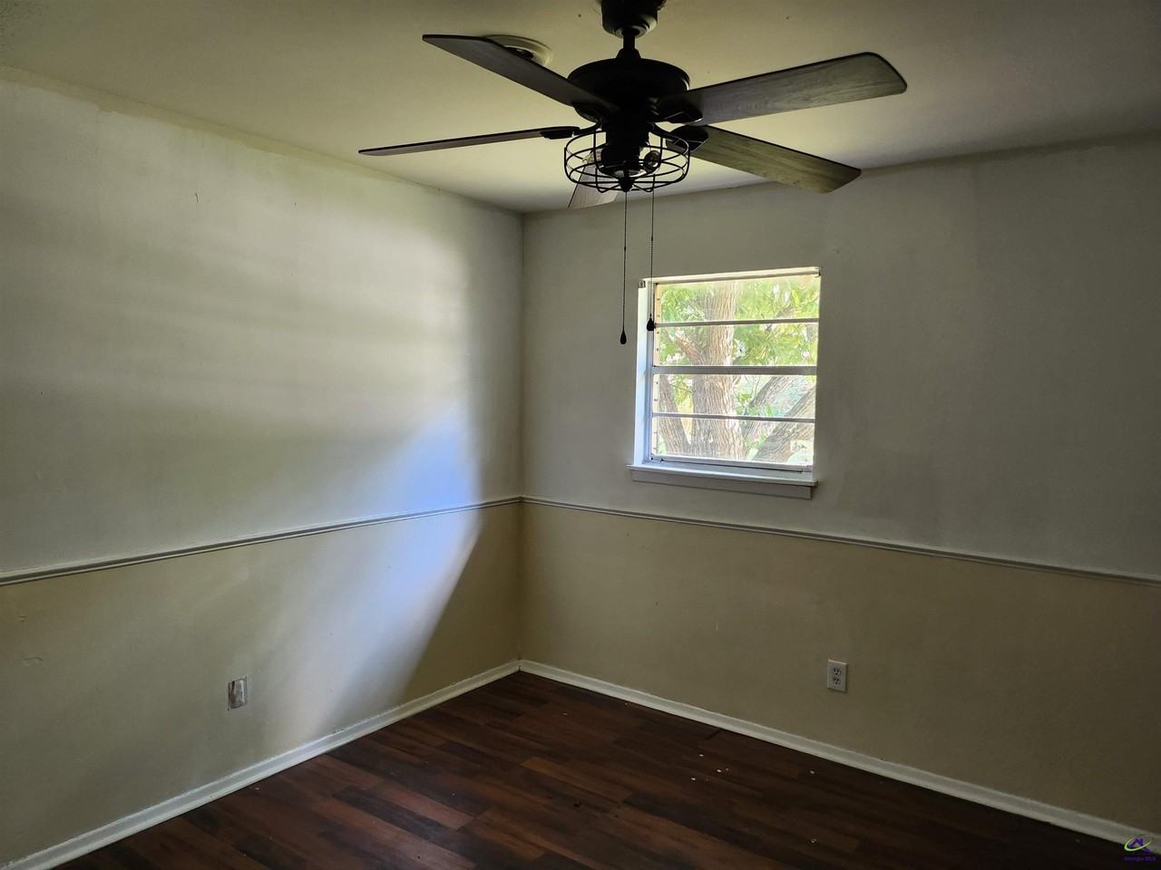 205 Debra Dr - Photo 5 of 11