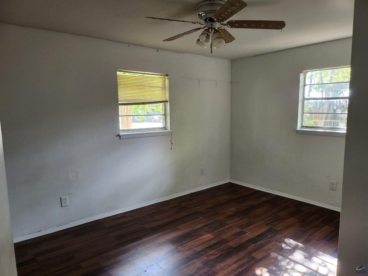 205 Debra Dr - Photo 6 of 11