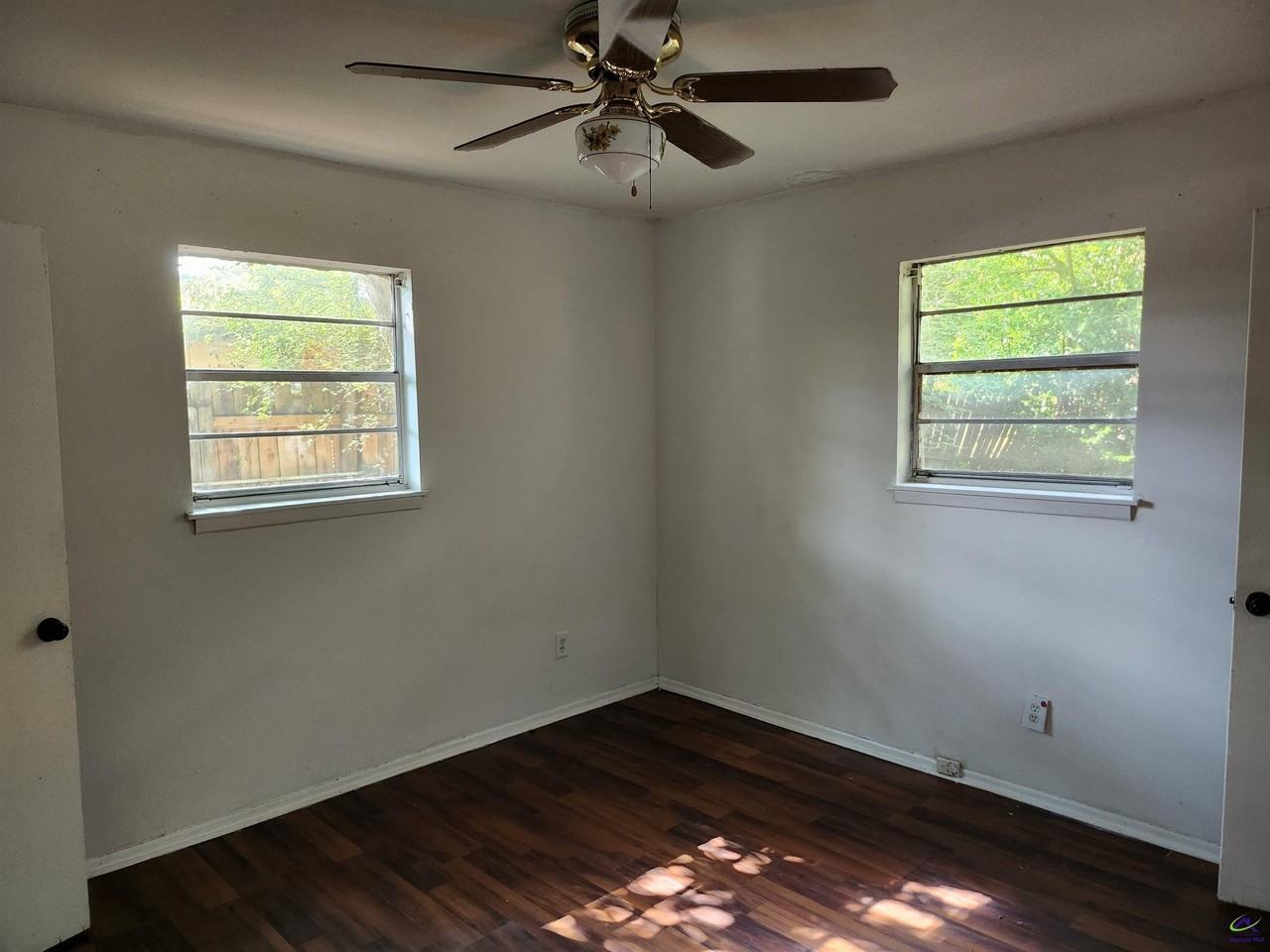 205 Debra Dr - Photo 7 of 11
