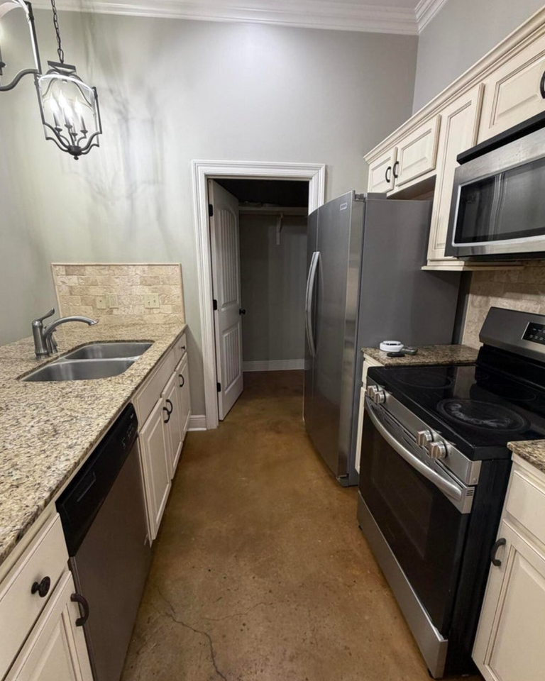 114 Fullerton Ln #1 - Photo 4 of 11