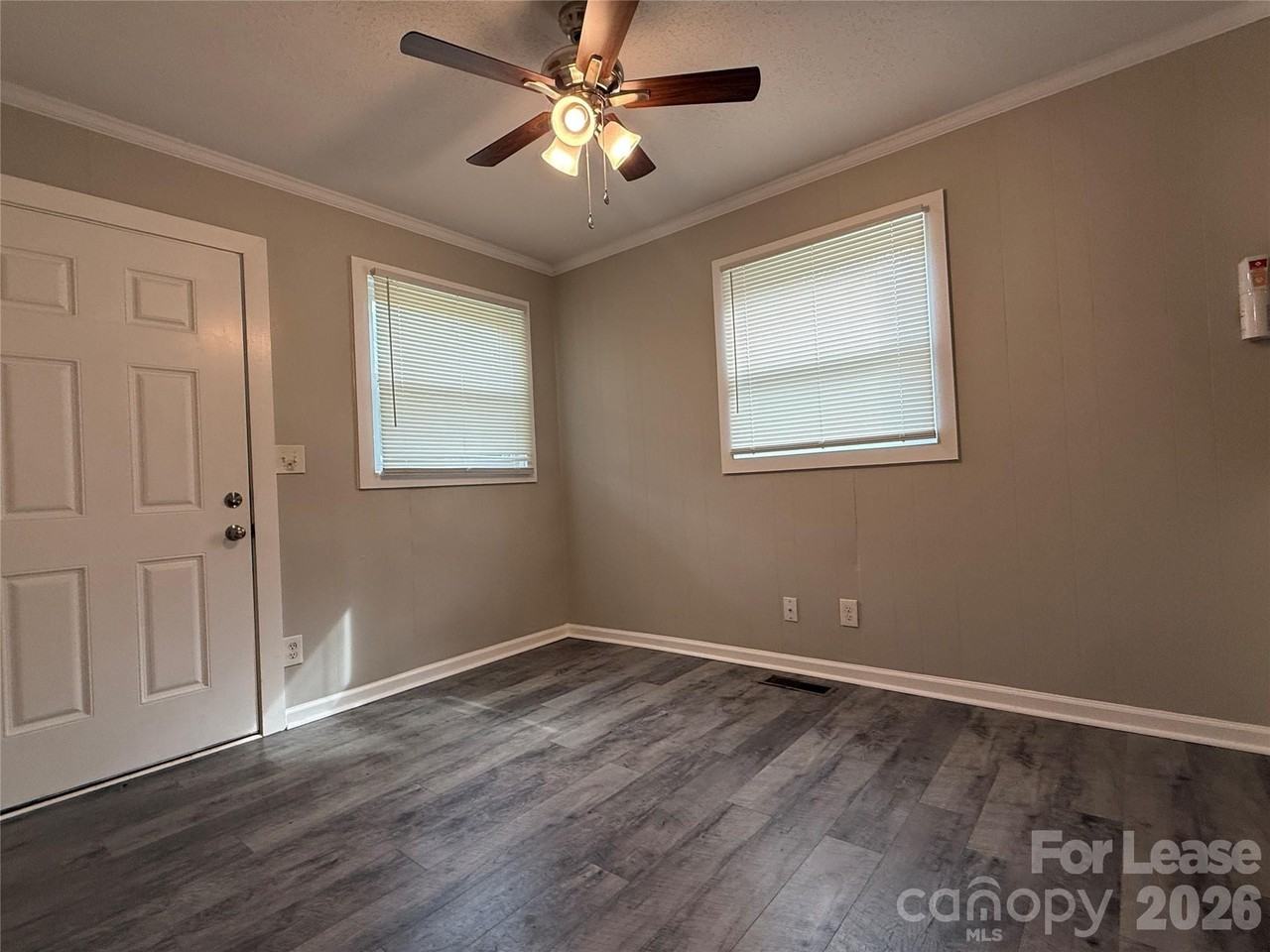 514 Wilson St - Photo 4 of 24