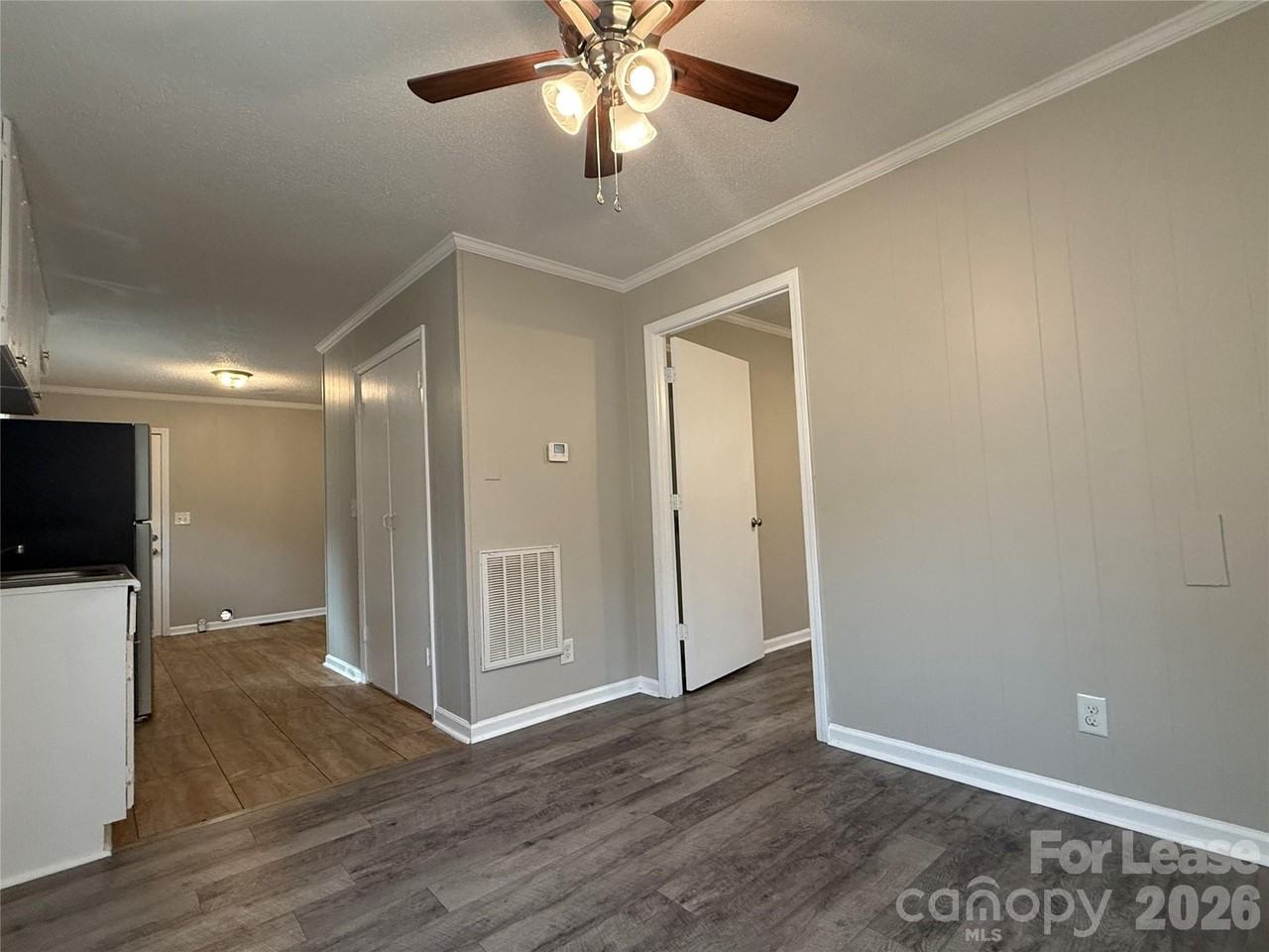 514 Wilson St - Photo 5 of 24