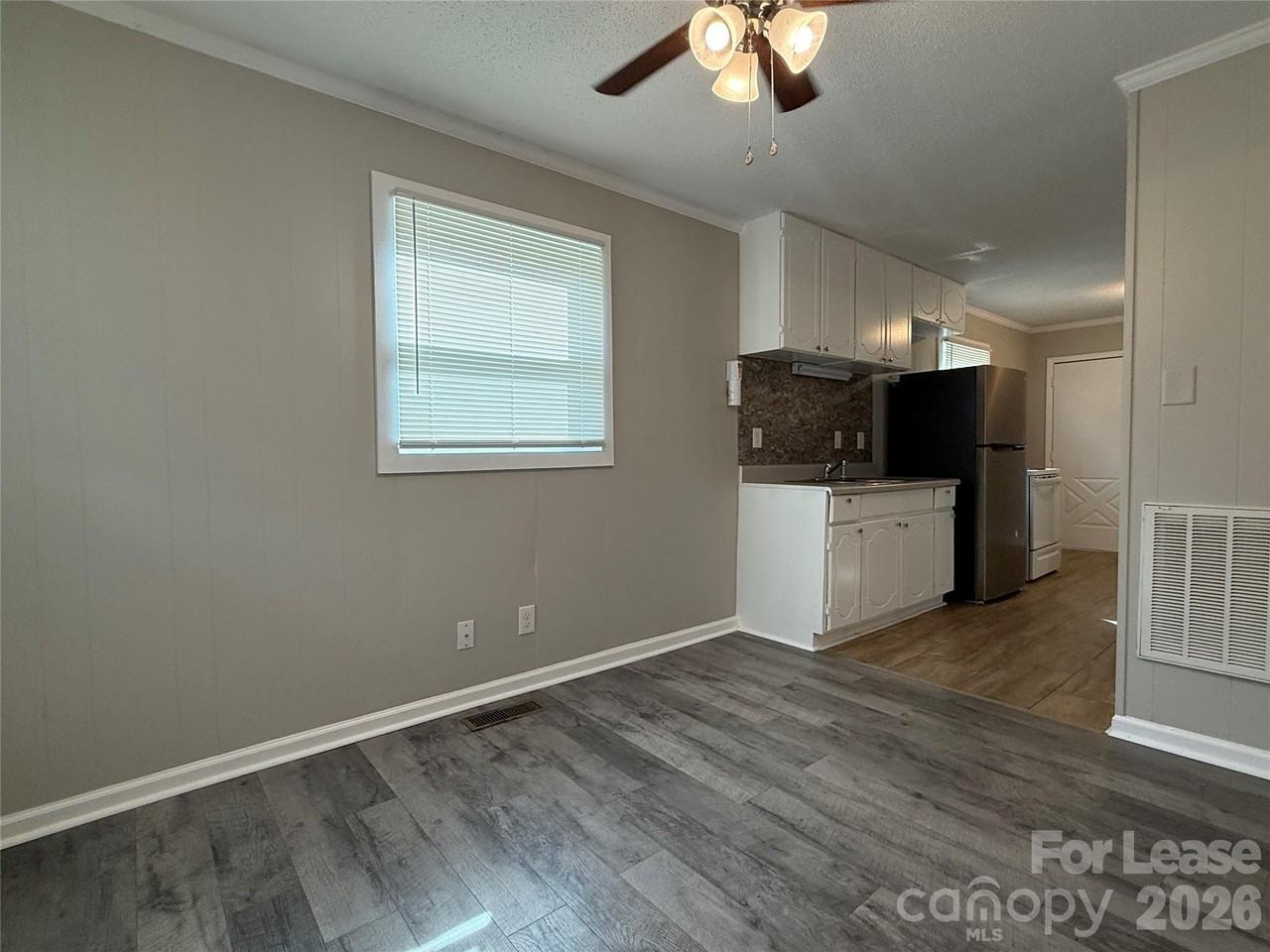 514 Wilson St - Photo 6 of 24