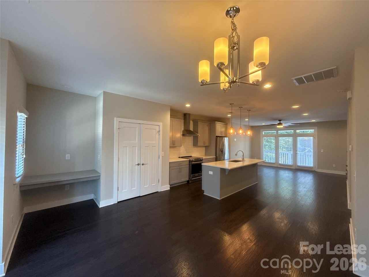 1420 W 4th St - Photo 2 of 19