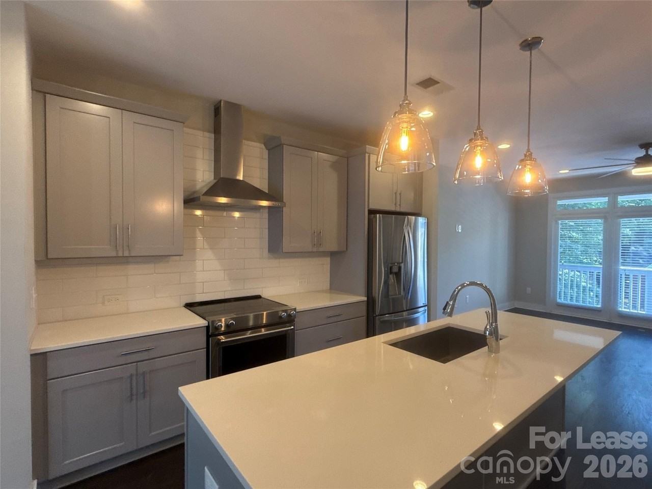 1420 W 4th St - Photo 4 of 19