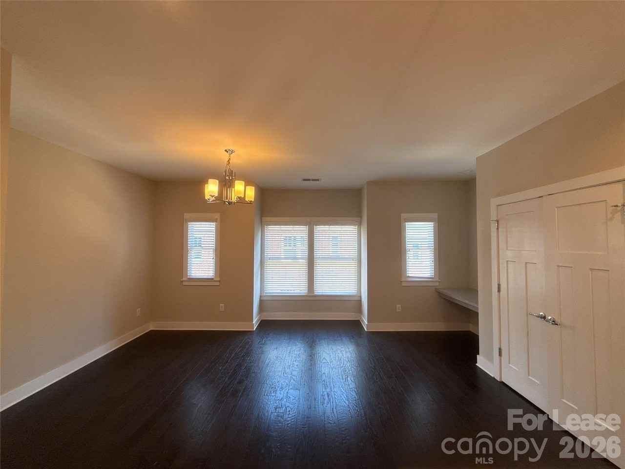1420 W 4th St - Photo 6 of 19