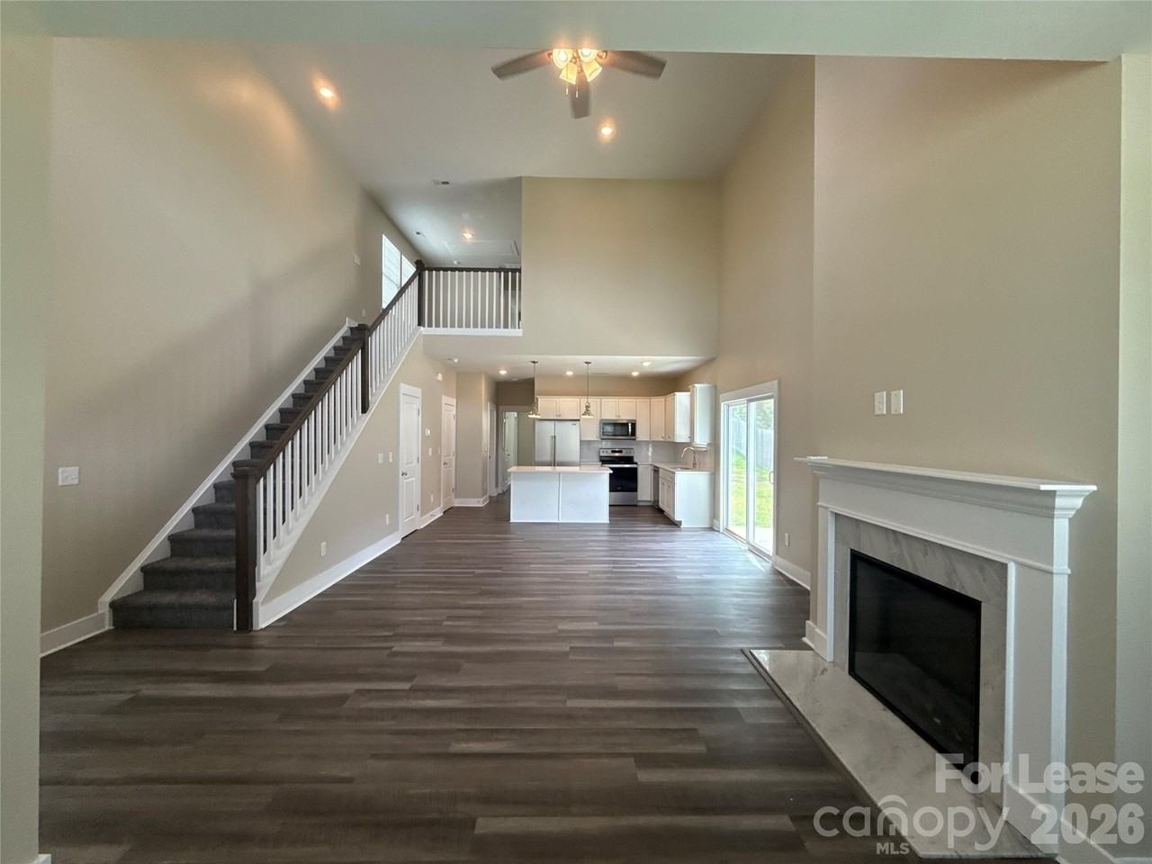 1009 Justice Ave - Photo 3 of 18