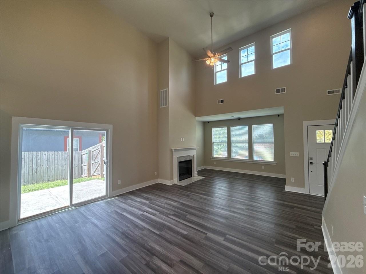 1009 Justice Ave - Photo 4 of 18