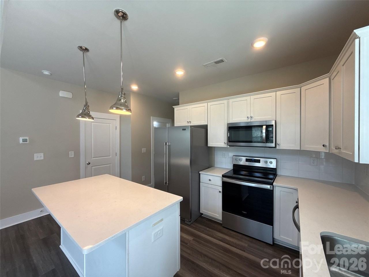 1009 Justice Ave - Photo 6 of 18