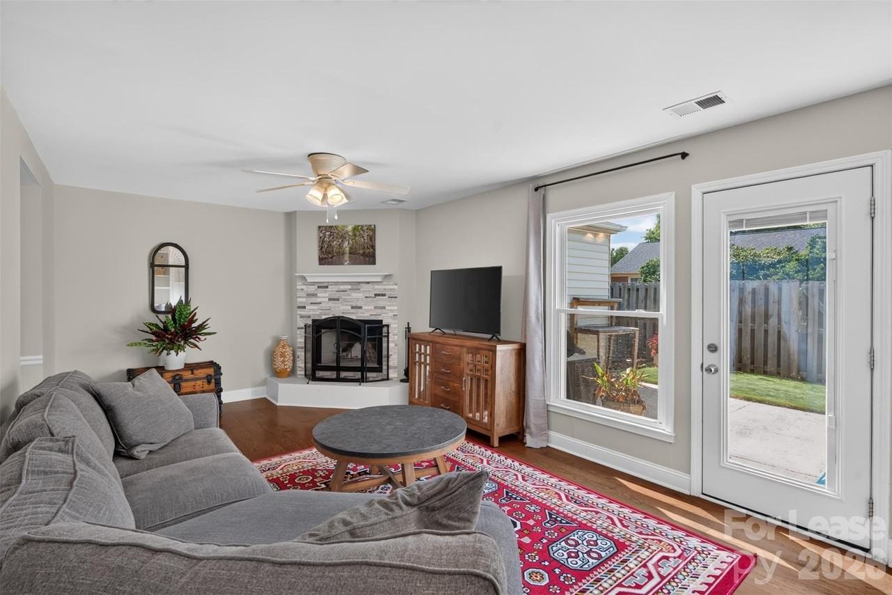 8333 Knights Bridge Rd - Photo 3 of 41