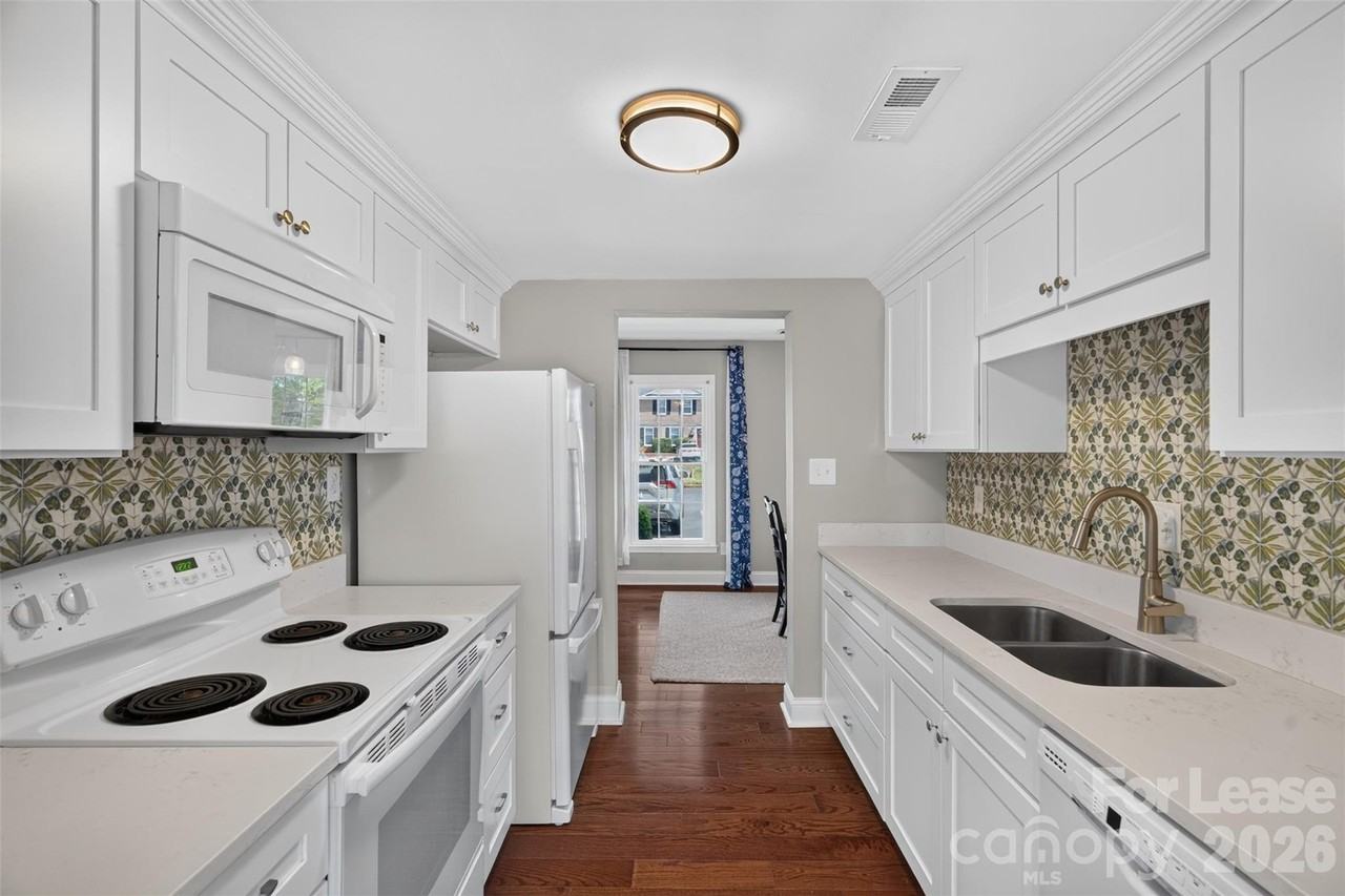 8333 Knights Bridge Rd - Photo 6 of 41