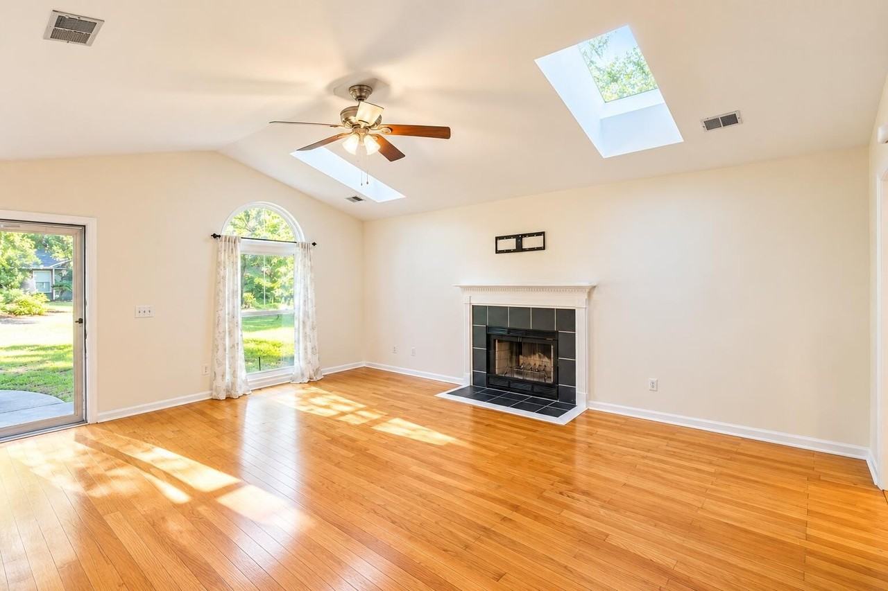1240 Llewellyn Rd - Photo 4 of 24