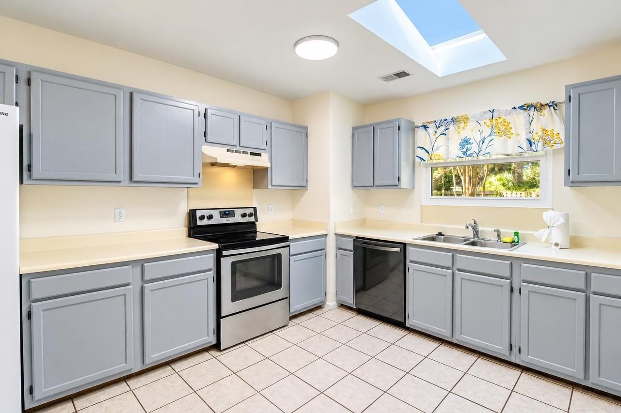 1240 Llewellyn Rd - Photo 6 of 24