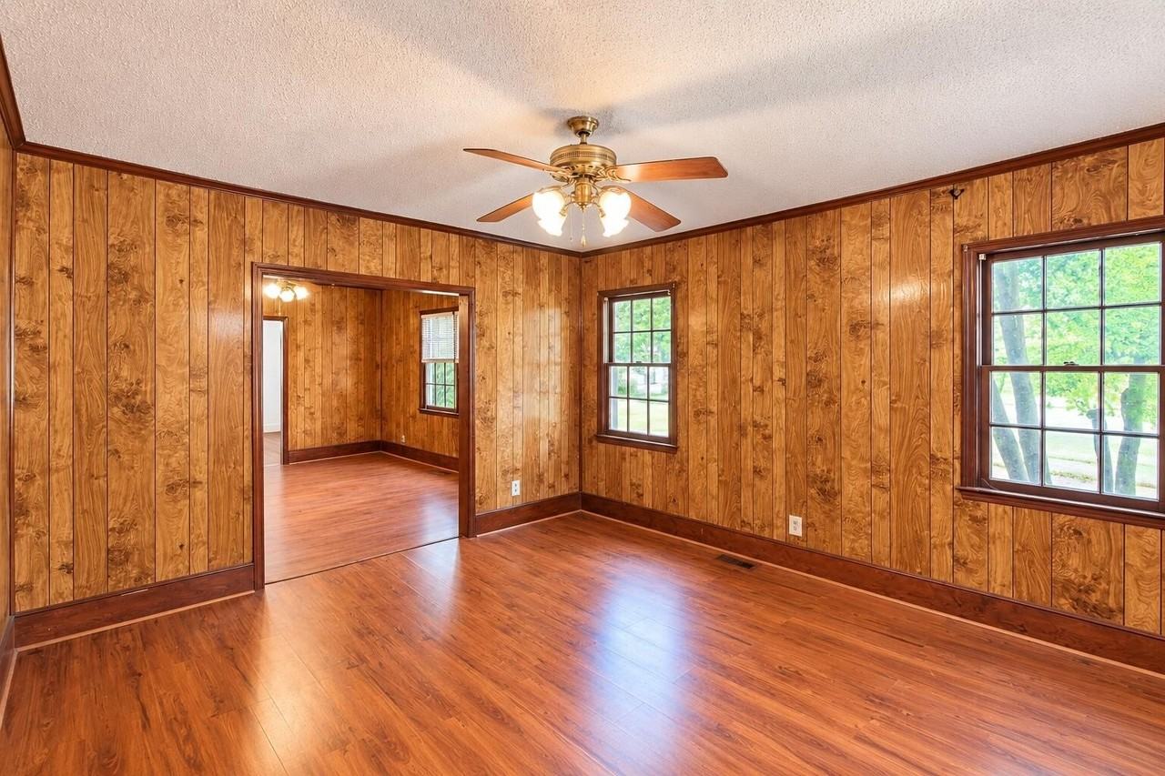211 W Poplar St #A - Photo 3 of 20