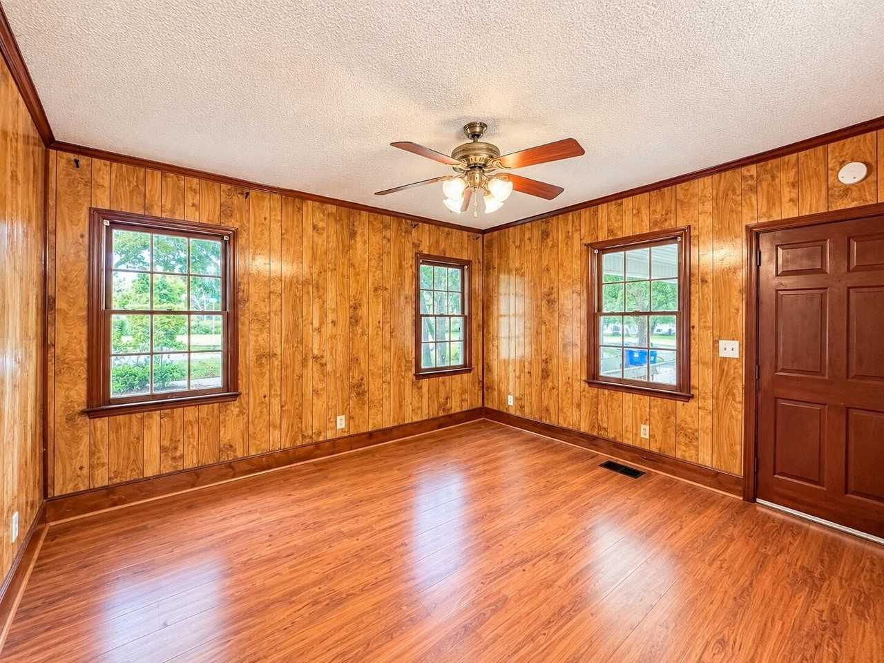 211 W Poplar St #A - Photo 4 of 20