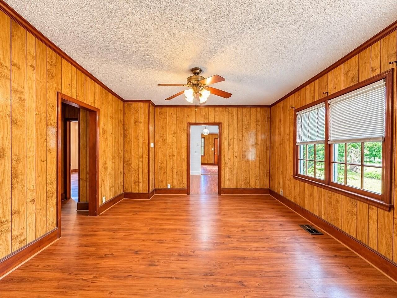 211 W Poplar St #A - Photo 5 of 20