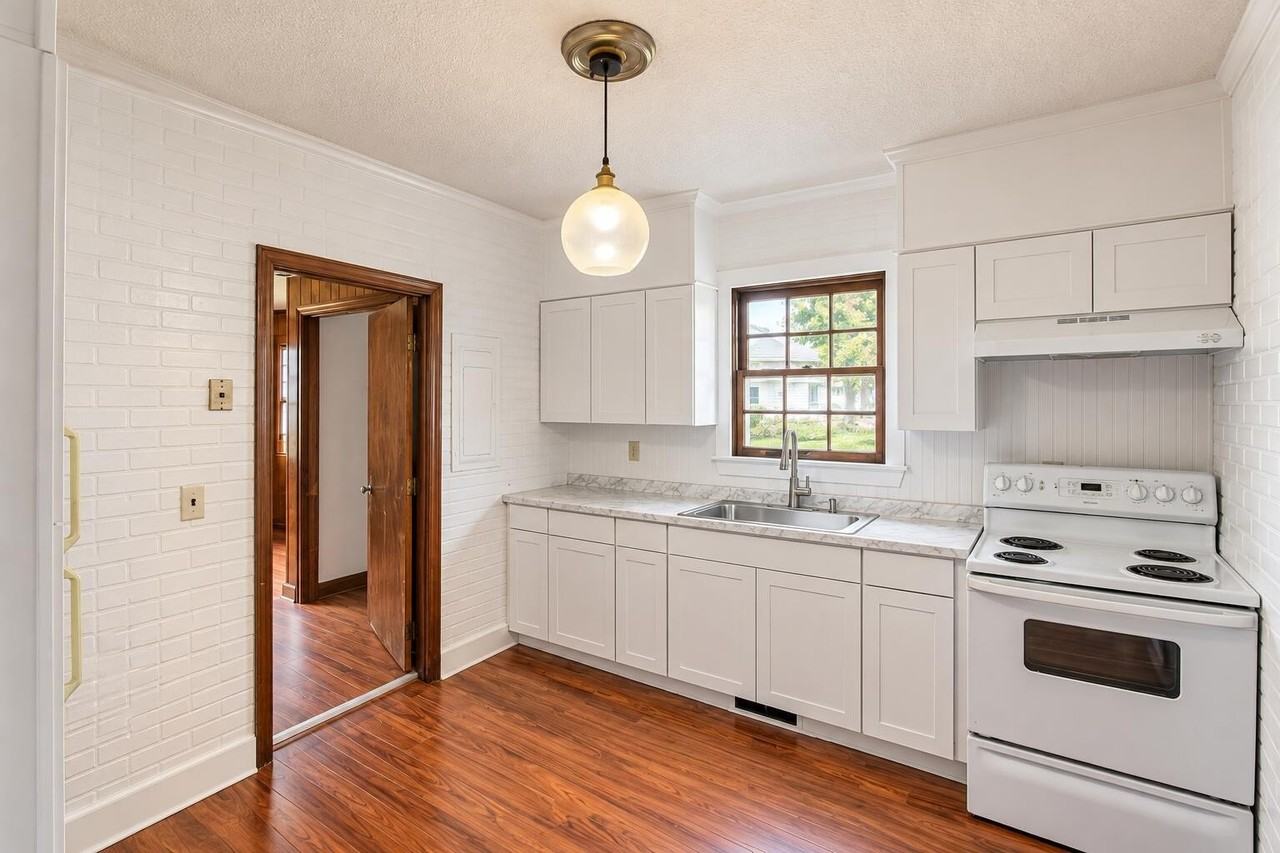 211 W Poplar St #A - Photo 6 of 20