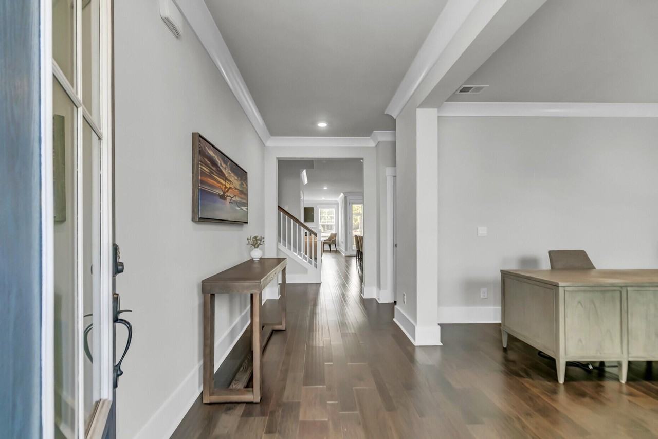 2811 Dearmin Dr - Photo 4 of 38