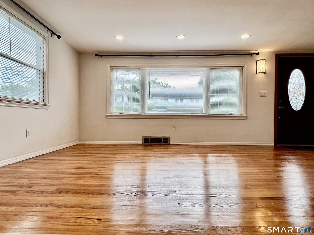140 1/2 Stuart Ave - Photo 3 of 30