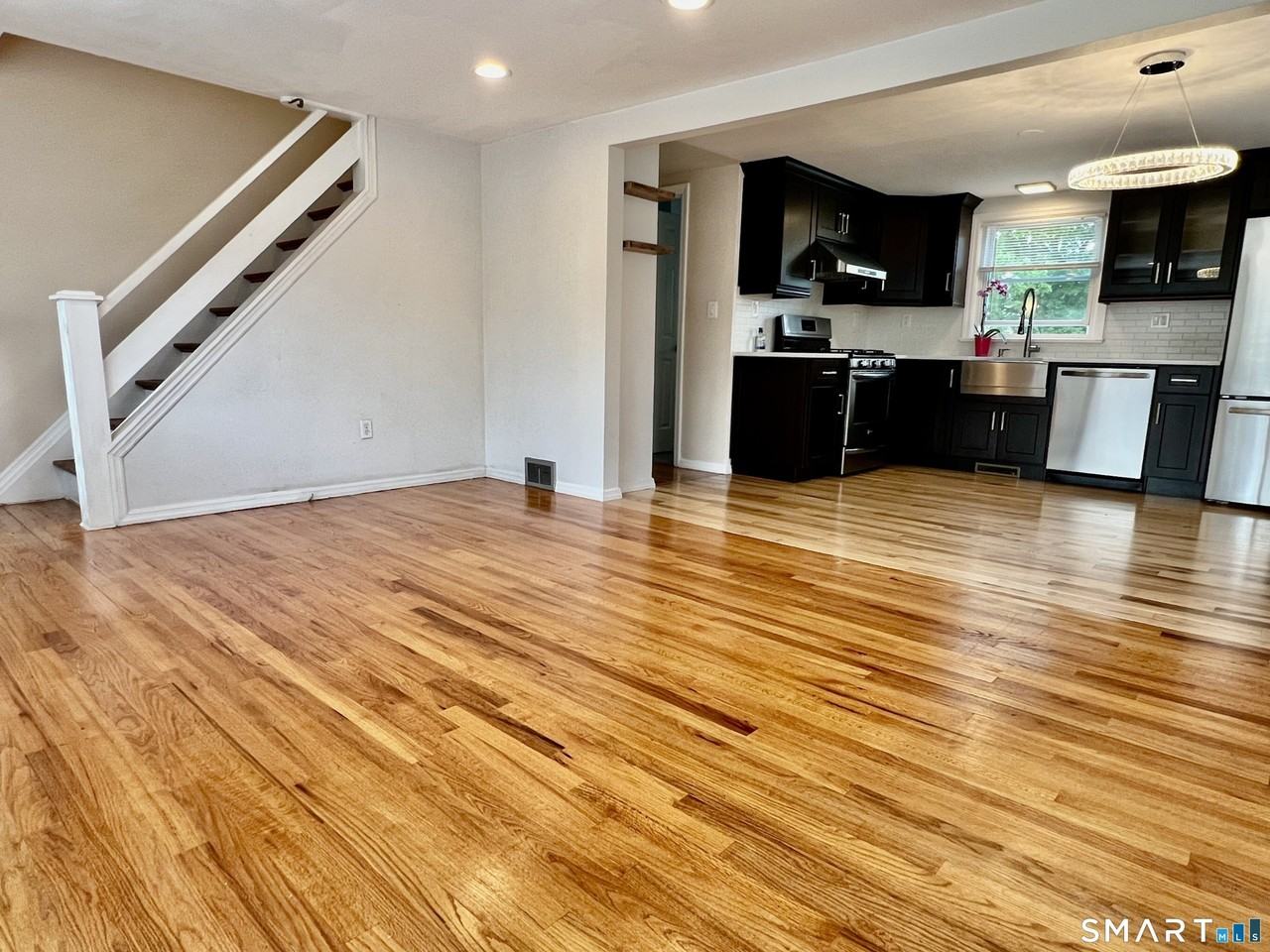 140 1/2 Stuart Ave - Photo 4 of 30