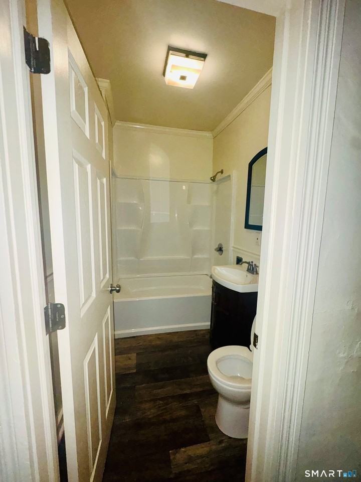 962 Howard Ave - Photo 7 of 8