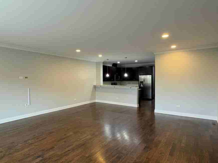 4113 N Western Ave - Photo 4 of 10