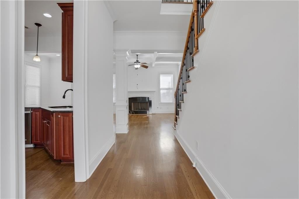 203 Mount Vernon Cv - Photo 2 of 43