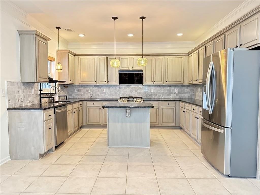 2908 Belfaire Lake Dr - Photo 3 of 36