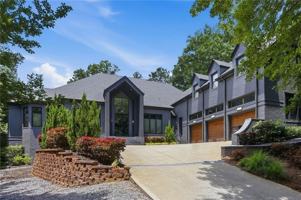 featured image of 610 Club Ln Se