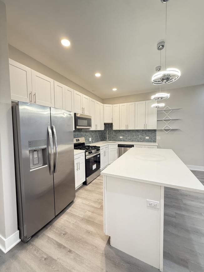 5547 N Lincoln Ave - Photo 2 of 10