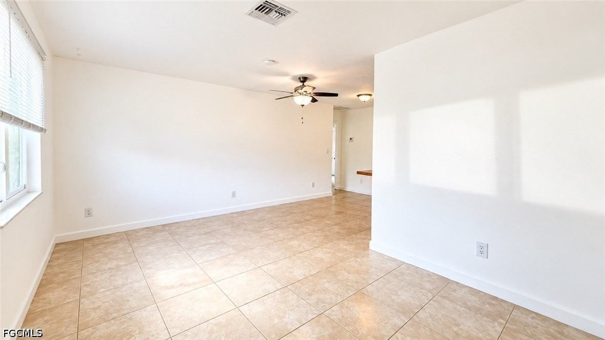 9141 Carolina St - Photo 5 of 22