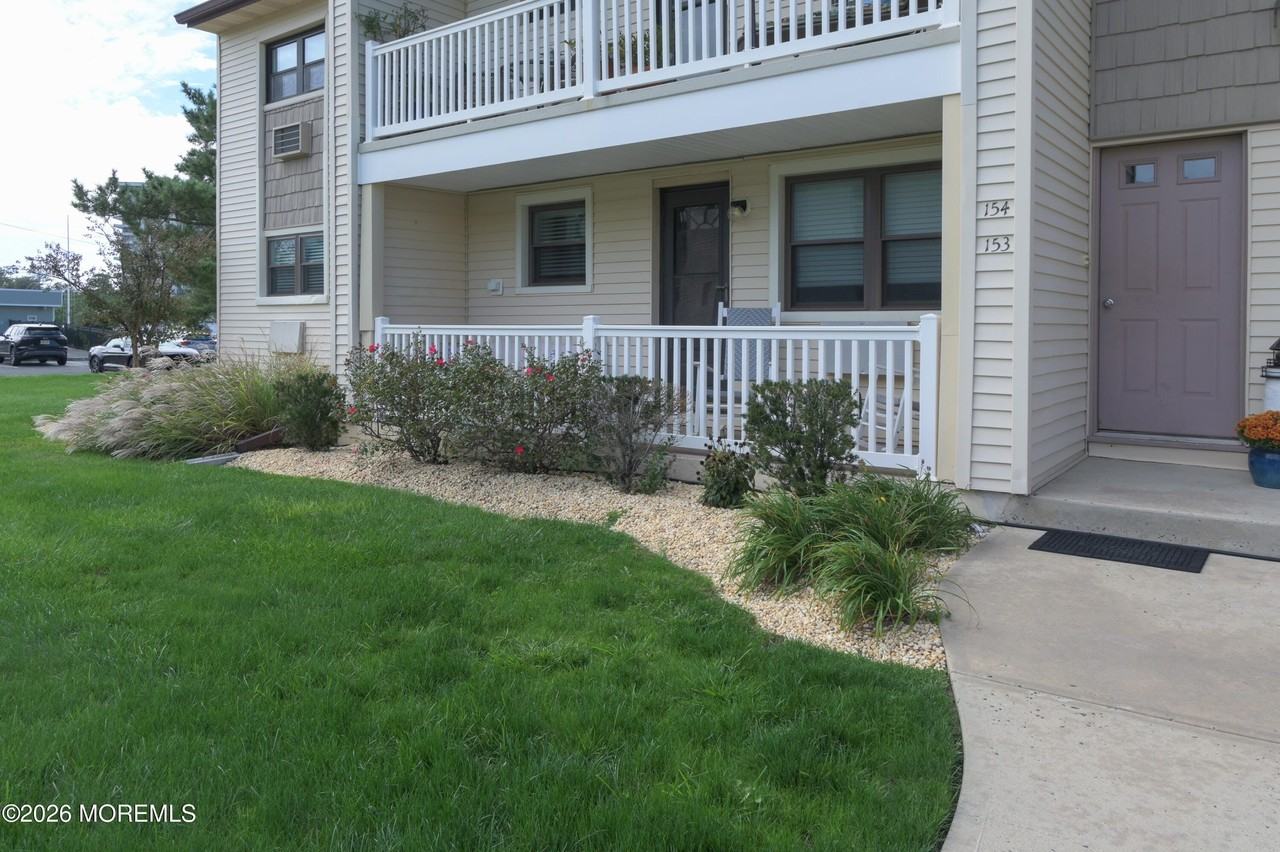 153 Wharfside Dr - Photo 2 of 19