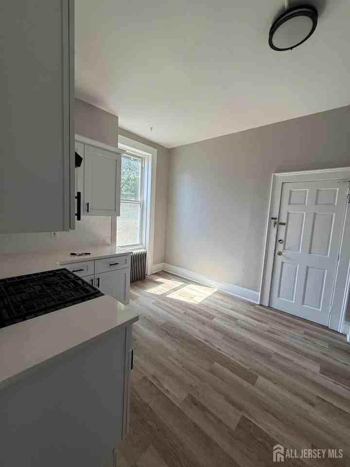 88 Harvey St - Photo 2 of 7